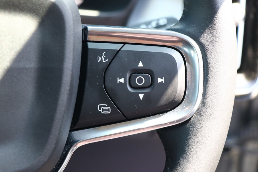 2018 Volvo Xc40 (No Series) MY19 T4 Momentum Suv Image 11