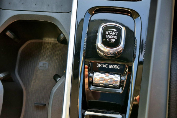 2020 MY21 Volvo XC60 UZ D4 Momentum SUV Image 17