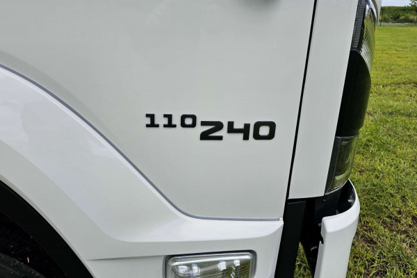 2025 Isuzu FRR 110-240 AM D53 Cab Chassis Image 4