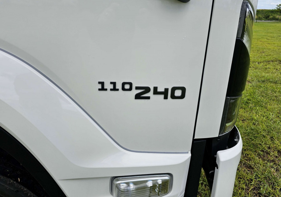 2025 Isuzu FRR 110-240 AM D53 Cab Chassis Image 4