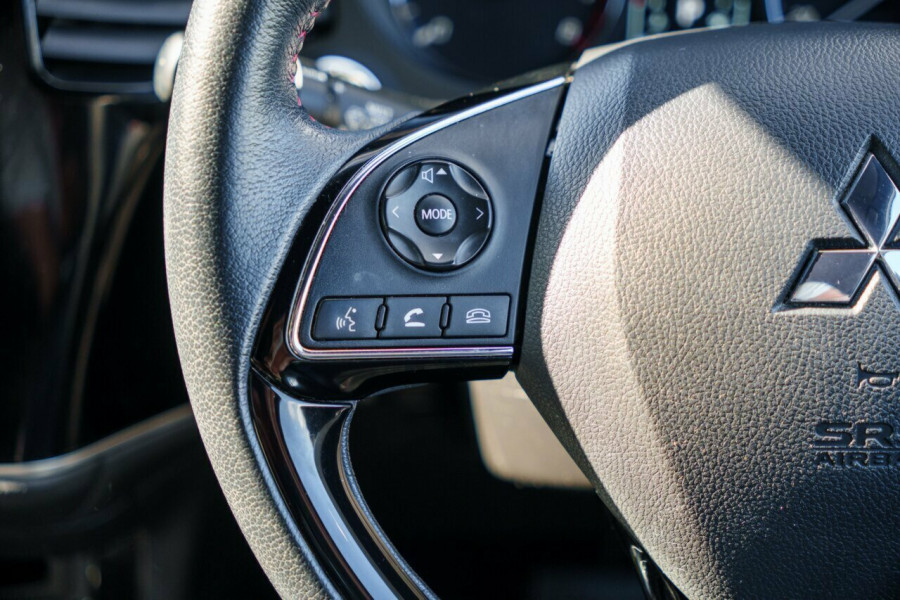 2021 Mitsubishi Outlander ZL Black Edition SUV Image 11