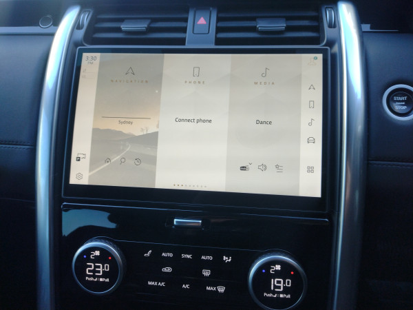 2021 Land Rover Discovery Series 5 D300 SE SUV image 17
