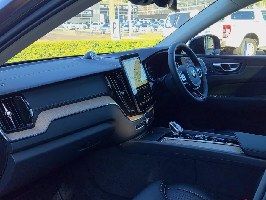 2026 Volvo XC60 UZ Ultra T8 Plug-in Hybrid Dark SUV Image 12
