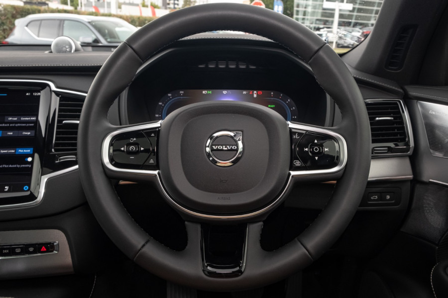 2024 Volvo XC90 L Series Recharge Ultimate T8 Plug-In Hybrid SUV Image 11