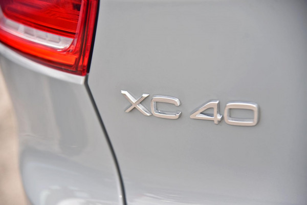 2025 Volvo XC40 XZ Plus B4 SUV Image 16