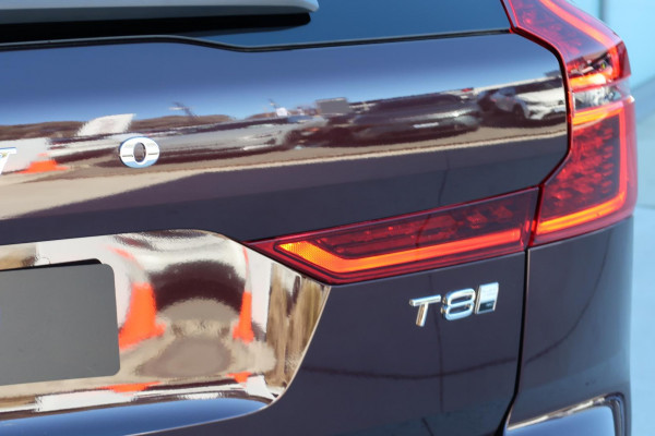 2025 Volvo XC60 UZ Plus T8 Plug-in Hybrid Dark SUV Image 27