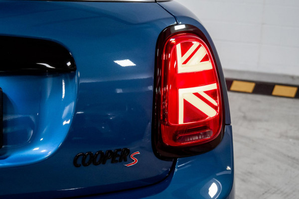 2021 MINI Cooper F55 LCI S Classic Hatch image 23