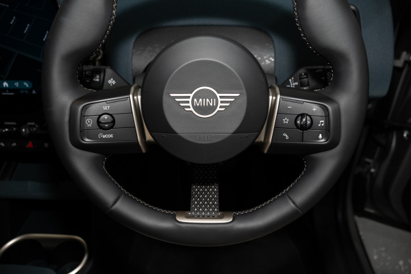 2024 MINI Countryman S Favoured SUV image 16