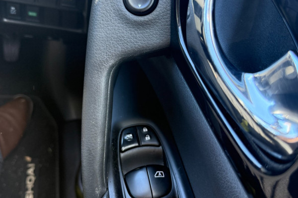 2017 Nissan QASHQAI J11 Ti SUV Image 17