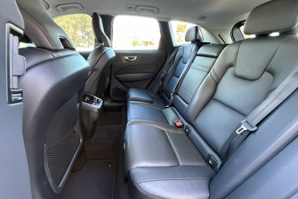 2020 MY21 Volvo XC60 UZ D4 Momentum SUV Image 15