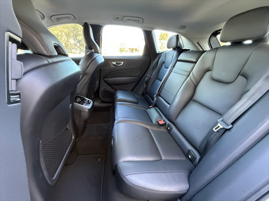 2020 MY21 Volvo XC60 UZ D4 Momentum SUV Image 15