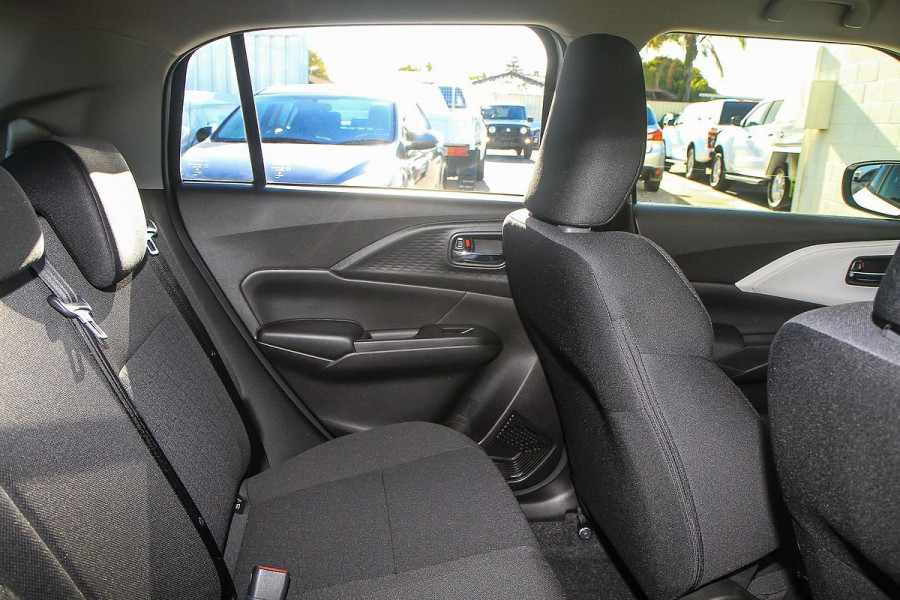 2025 Suzuki Swift UZ Hybrid Hatch Image 13