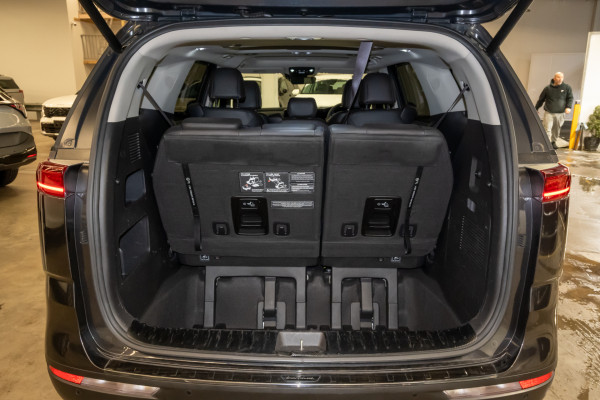 2023 Kia Carnival KA4 Special Edition People Mover image 23