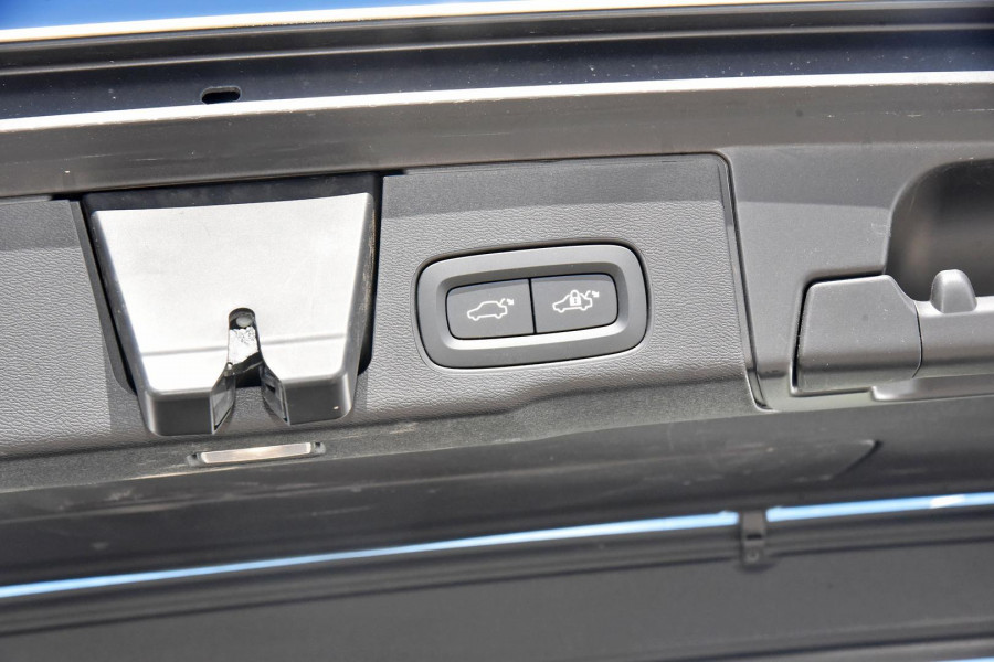 2023 Volvo XC60  Ultimate B5 Bright SUV Image 17