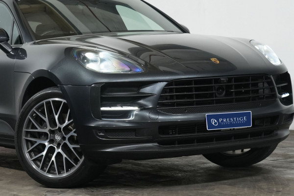 2021 Porsche Macan SUV Image 2