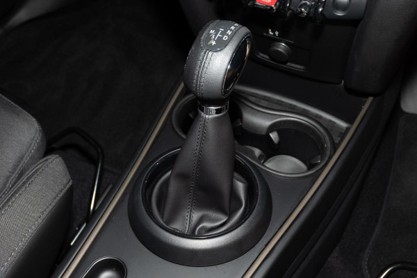 2018 MINI Countryman F60 Cooper SUV image 13