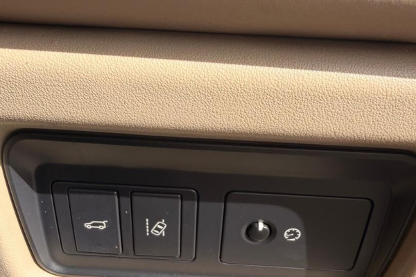 2015 Land Rover Discovery Sport L550 TD4 HSE SUV Image 28