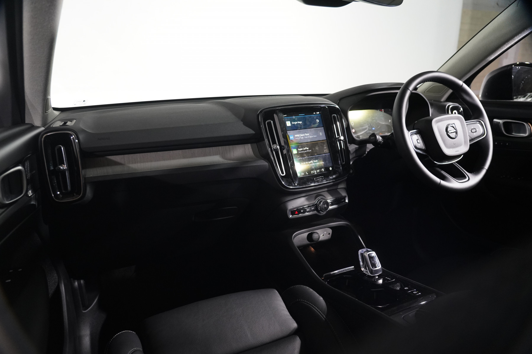 2022 Volvo Xc40 Ultimate B5 Dark Mhev SUV Image 13