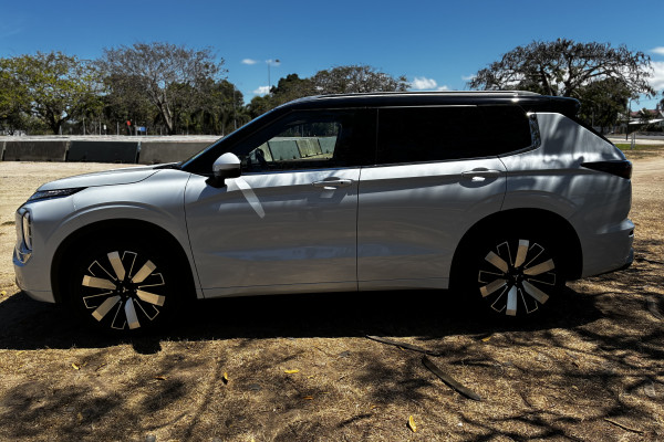 2025 Mitsubishi Outlander ZM Exceed Tourer SUV Image 8