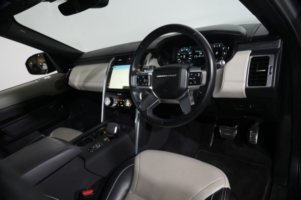2021 Land Rover Discovery Series 5 P360 R-Dynamic HSE SUV Image 11