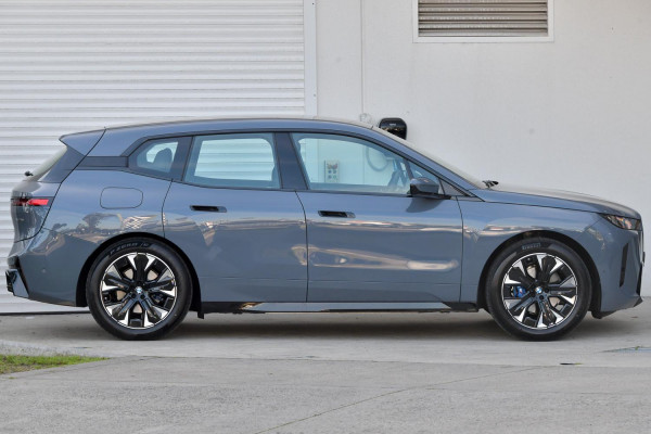 2026 BMW iX I20 xDrive45 M Sport SUV image 3