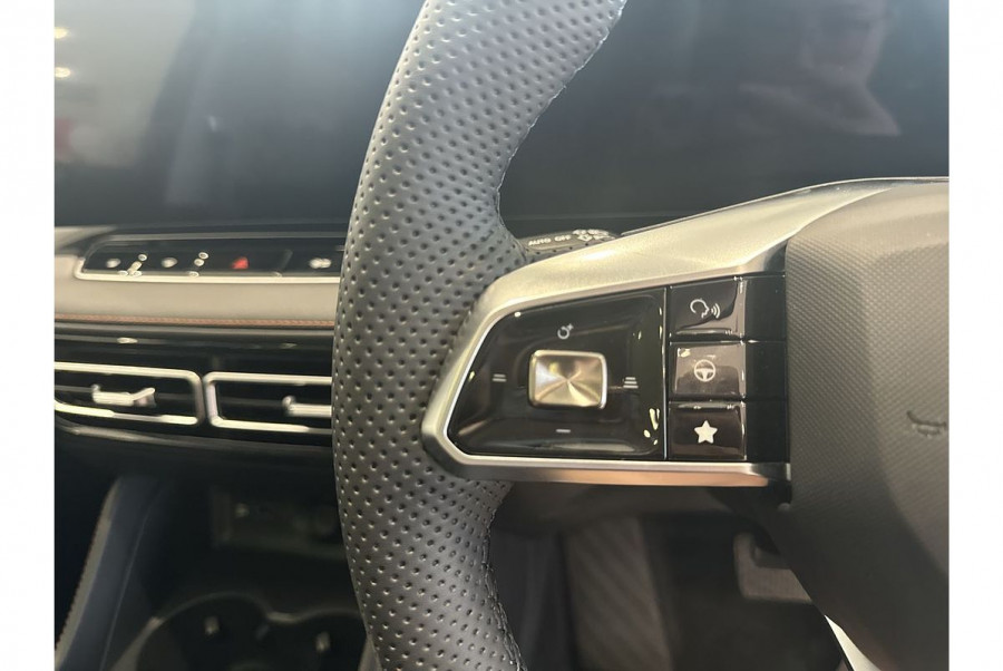 2024 MY24.5 MG HS AS33 Essence SUV Image 21