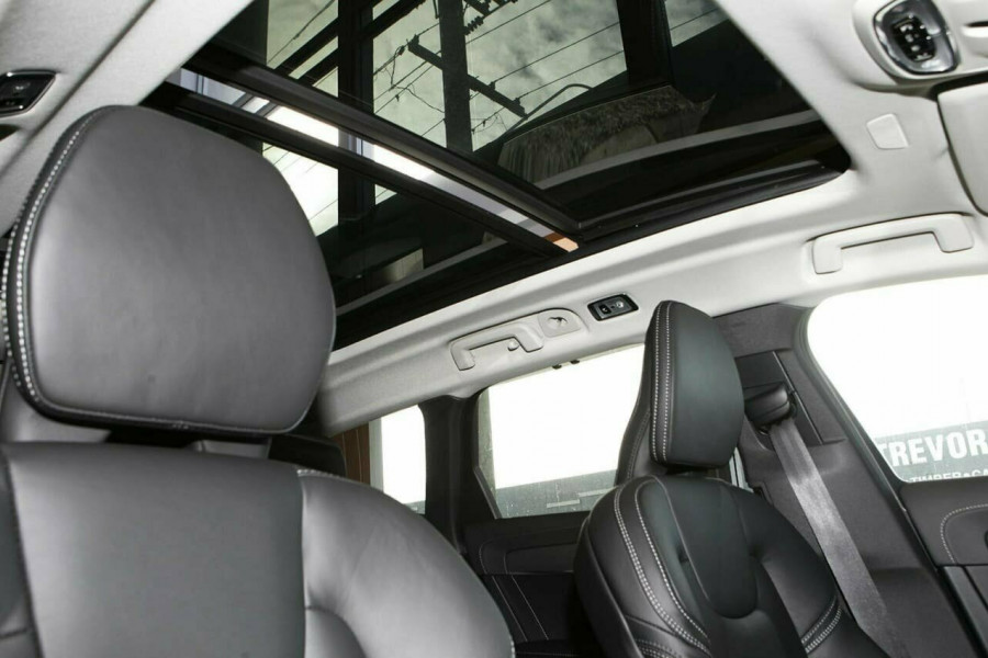 2019 Volvo V90 Cross Country D5 Wagon Image 8