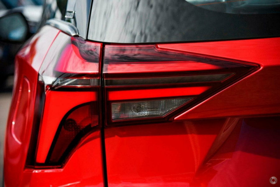 2025 Mahindra XUV700  AX7L SUV Image 14