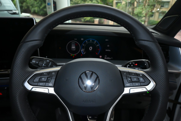 2025 Volkswagen Tayron R4 195TSI R-Line SUV image 11