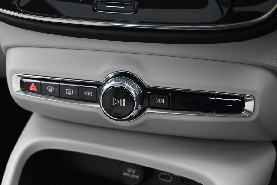 2024 MY25 Volvo XC40 XZ Ultra B4 Bright SUV Image 17