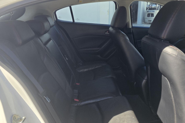 2015 Mazda 3 BM5438 SP25 Hatch Image 19