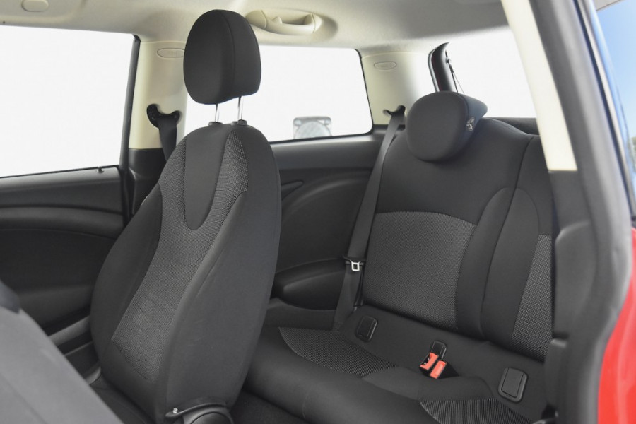 2012 Mini Hatch R56 LCI Cooper Hatchback Image 7