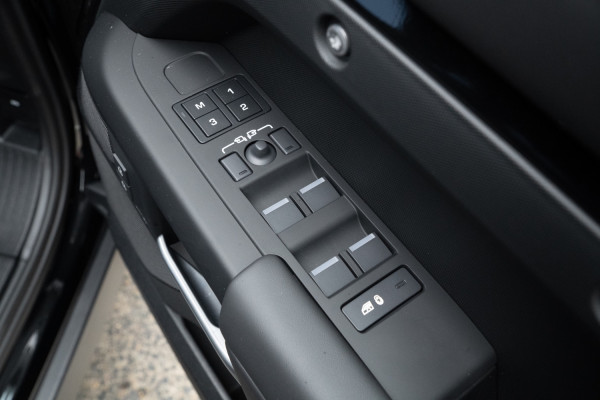 2025 MY25.5 Land Rover Defender L663 110 D350 X-Dynamic HSE SUV image 18