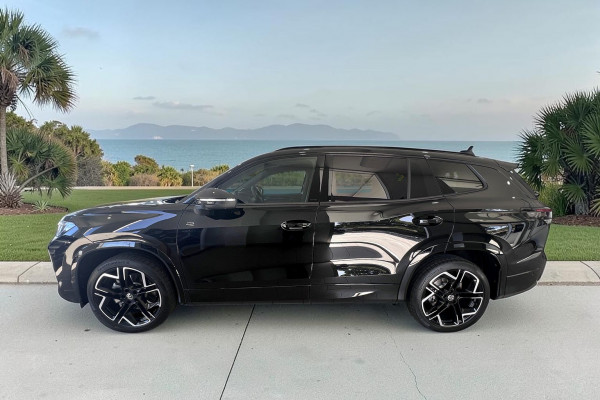 2026 Volkswagen Tayron R4 200TSI eHybrid R-Line SUV Image 2