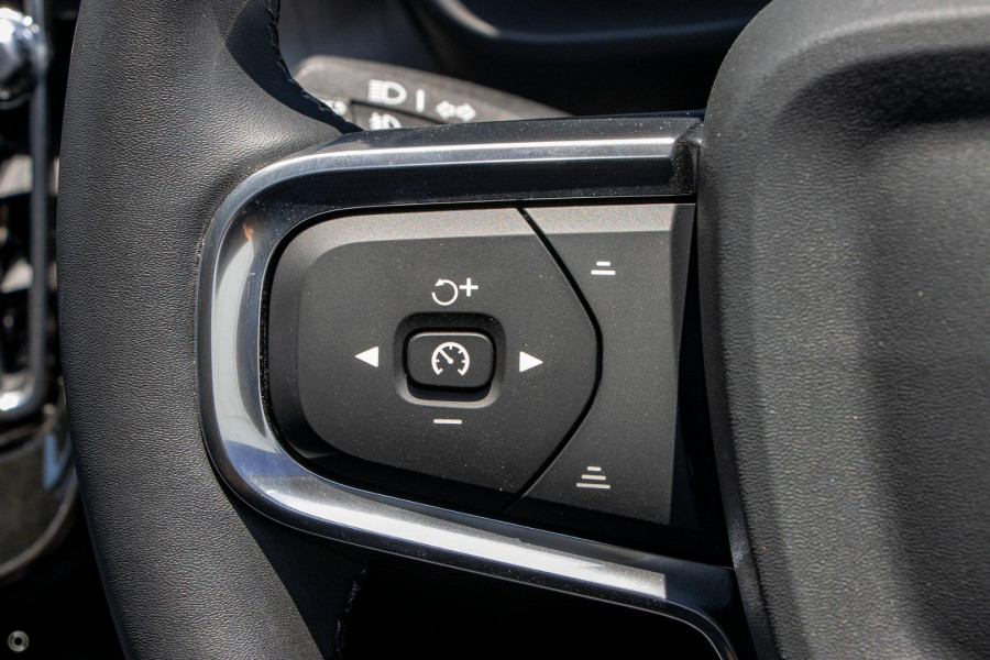 2025 Volvo XC40 XZ Plus B4 SUV Image 11