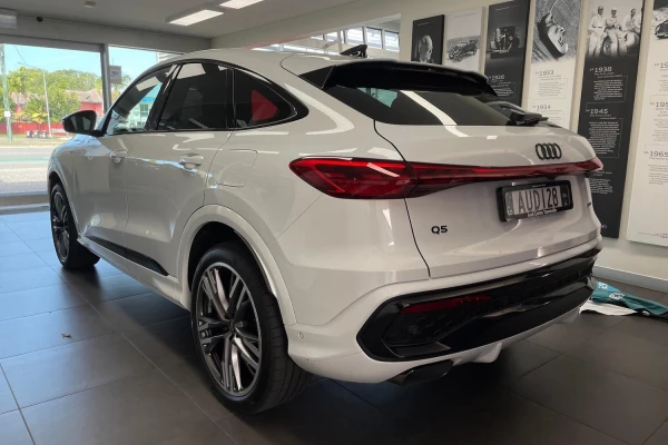 2026 MY25 Audi Q5 GU e-hybrid 270kW Hatch Image 3