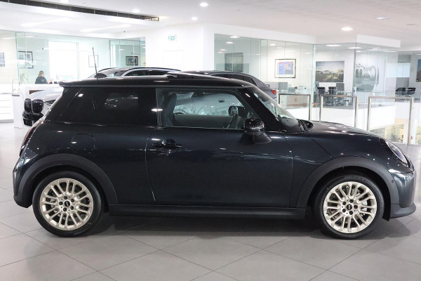 2025 MINI Cooper F65 S Favoured Hatch image 5