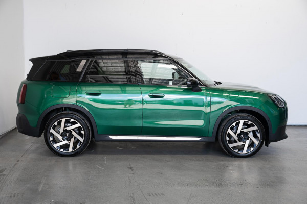 2026 MINI Countryman U25 C Favoured SUV image 3