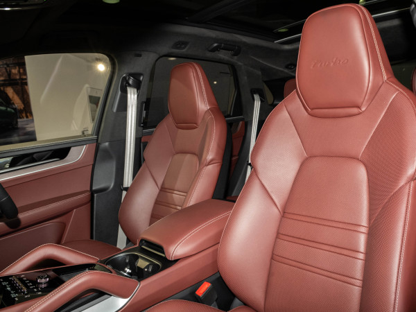 2024 MY25 Porsche Cayenne Turbo E-Hybrid SUV image 22