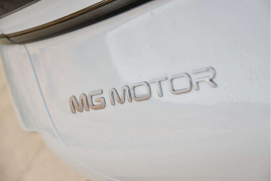 2026 MG IM5 P12L Premium Hatch Image 7