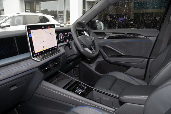 2025 Volkswagen Tayron R4 195TSI R-Line SUV image 8