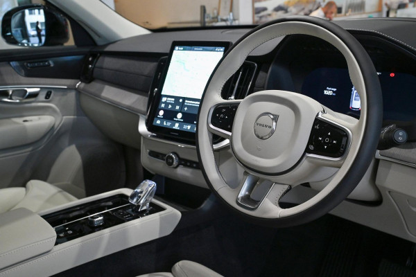 2026 Volvo XC90 L Series Ultra B5 Dark SUV Image 5