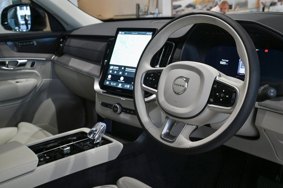 2026 Volvo XC90 L Series Ultra B5 Dark SUV Image 5