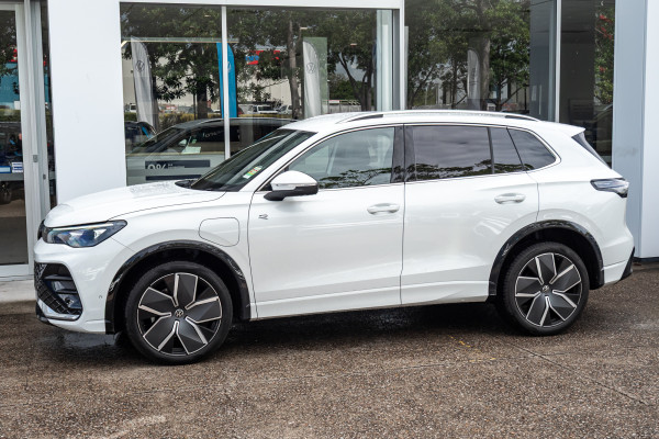 2026 Volkswagen Tayron R4 200TSI eHybrid R-Line SUV Image 3