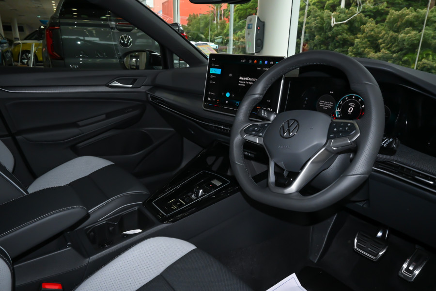 2025 Volkswagen Golf 8.5 110TSI R-Line Hatch