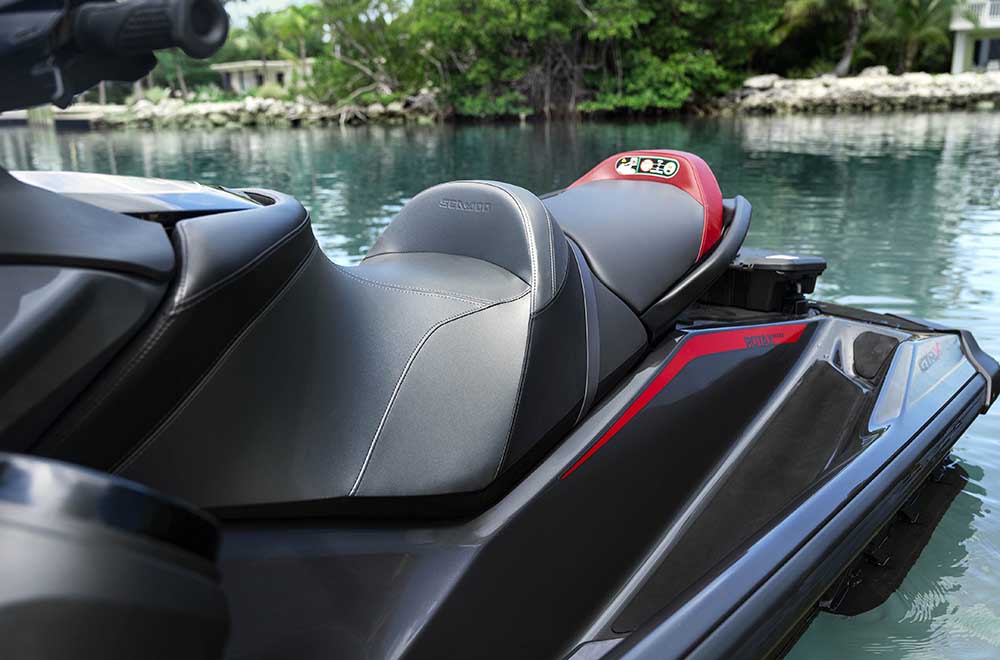 ErgolockTM Two-Piece Racing Seat & Swim Platform Image