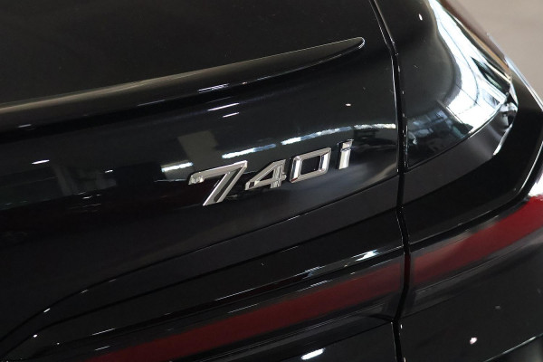 2026 BMW 7 Series G70 740i M Sport Sedan image 4