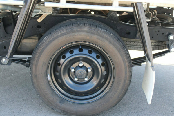 2022 Toyota HiLux TGN121R WorkMate Cab Chassis Image 14