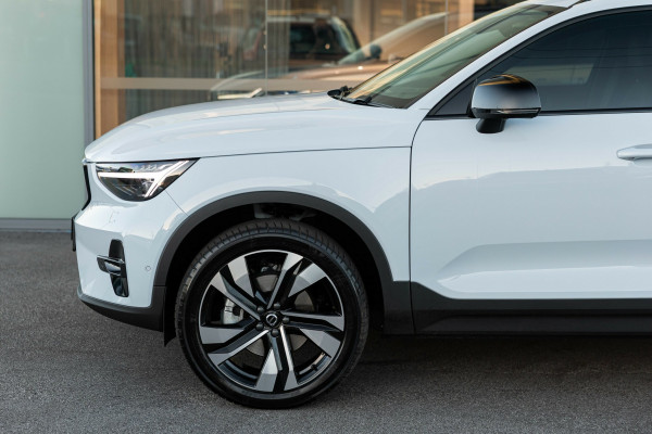2025 MY26 Volvo XC40 XZ Ultra B4 Dark SUV Image 10