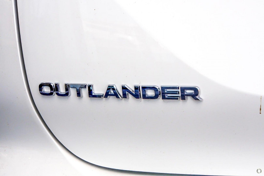 2024 Mitsubishi Outlander ZM ES SUV Image 11